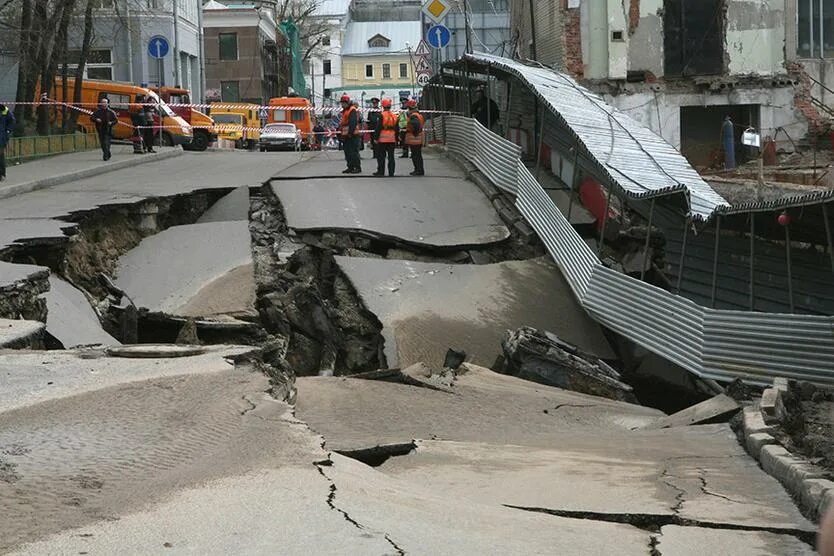 Катаклизмы сейчас. Провал грунта в Москва Сити. Землетрясение в Сочи 2022. Провал грунта в горах. Землетрясение 2022 года в мире.