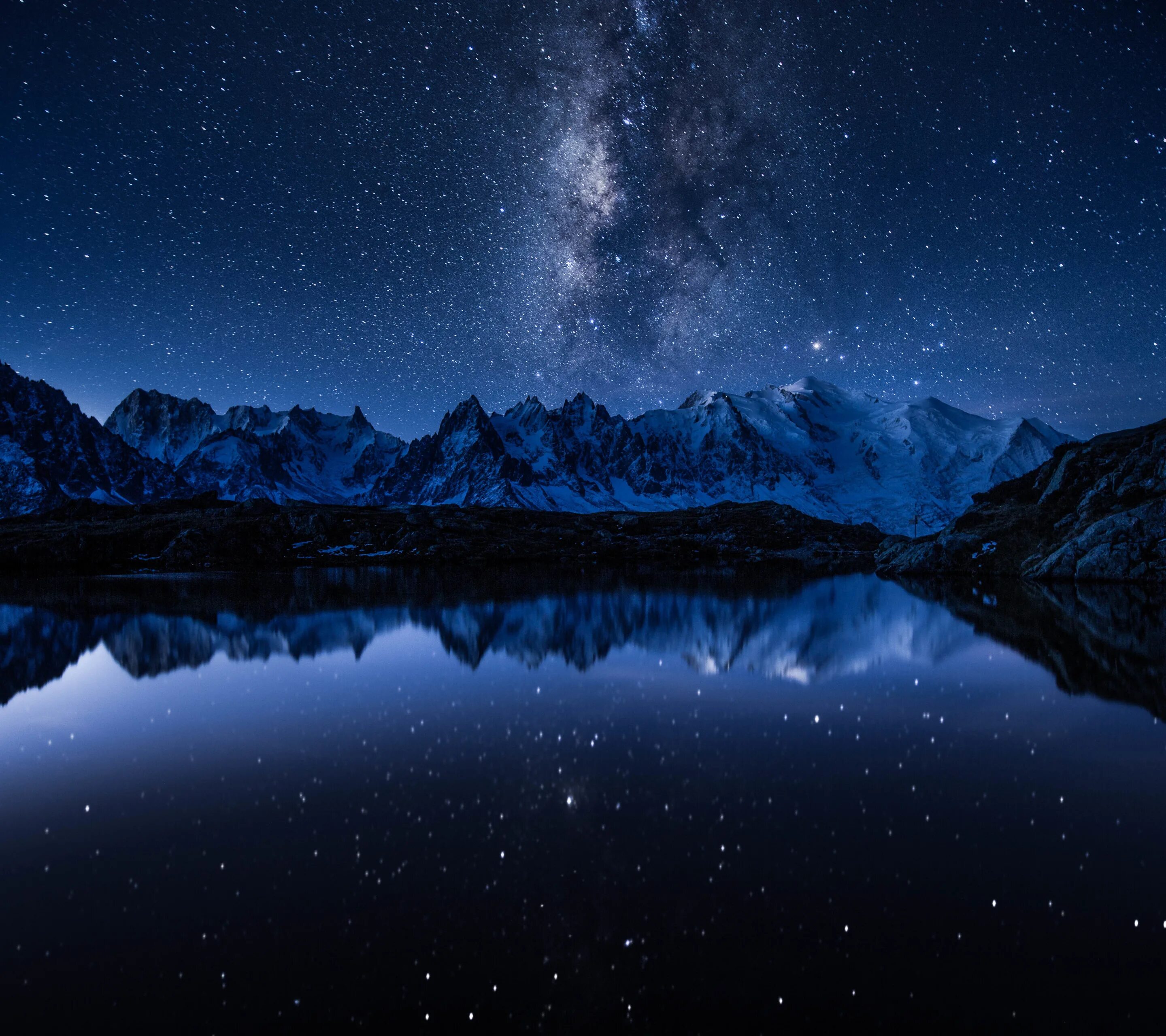 Заставка на телефон ночь. Горы ночью. Ночной пейзаж. Звездное небо в горах. Звезды озеро горы.