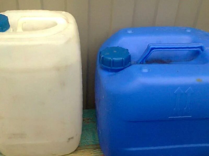 старая пластмассовая канистра. пластмасса воронеж. ведро с ручкой и крышкой с контролем вскрытия 550мл (10/480). технопластик якутия. большие пластиковые емкости для отливки форм.