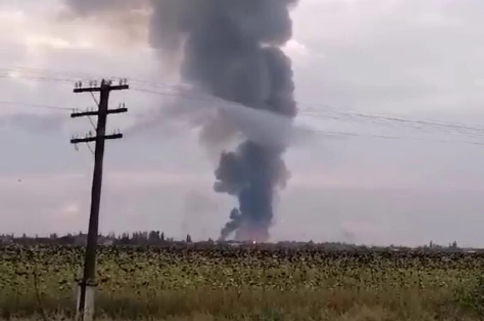 В белгороде горит склад боеприпасов. Обрушение моста в курской области. Курская область подорвали мост. Диверсия на жд мосту в курской области. Курская область подорвали мост.