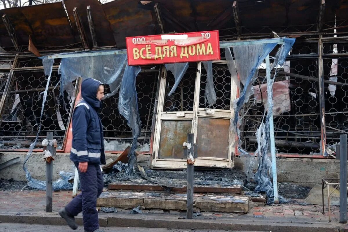 Пожар на больших исадах. Большие исады астрахань пожар. пожар в астрахани сегодня большие исады. пожар на больших исадах астрахань сегодня. взрыв на кировском рынке в астрахани 2001.
