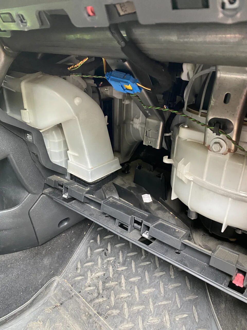 Замена фильтра салона 1.6, 120 л.с., EP6, с ФОТО - Citroen Berlingo (2G), 1,6 л,