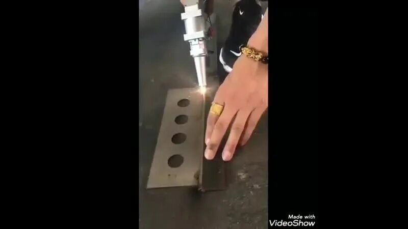 Аппарат ручной лазерной сварки realweld. Лазерный сварочный аппарат LPG Light Weld. Лазерная сварка IPG LIGHTWELD 3000w. Излучатель на лазерной сварке. Ручная лазерная сварка с тисками.