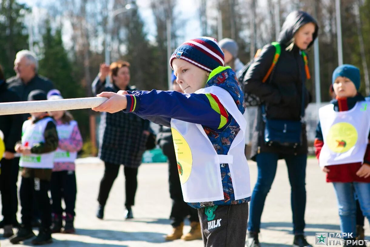 Спортивная игра городки. Игра городки. Игра городки. Спортивная игра городки. Игра городок.