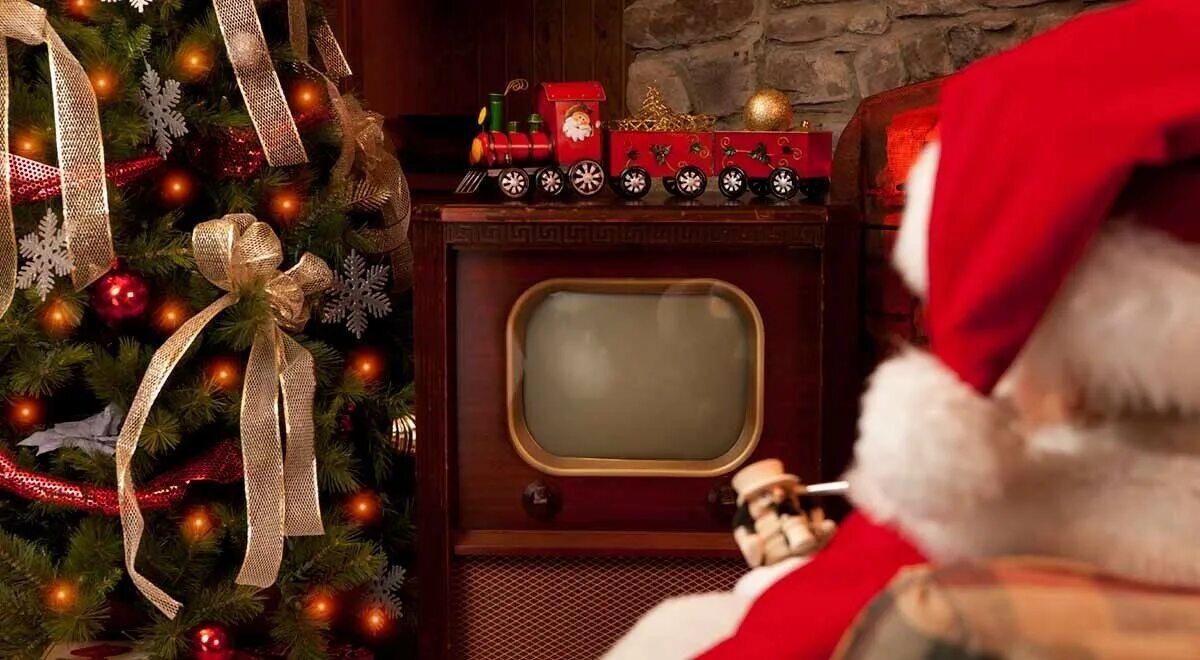 Морозко новосибирск. Новый год просмотр фильмов. Новогодний телевизор. Телевизор с новогодним фильмом. Просмотр новогодних фильмов.