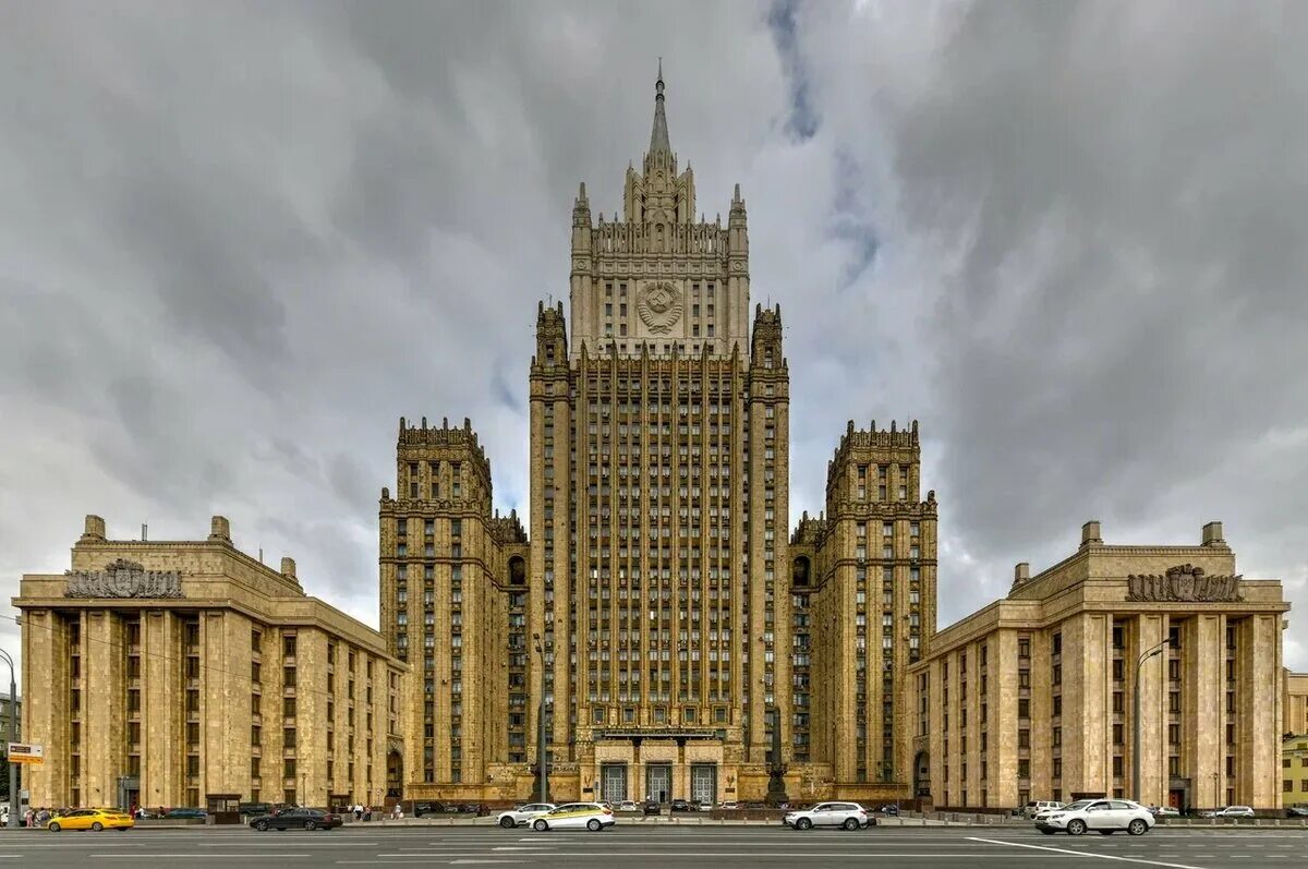 Мид ап. Новая сталинская высотка в москве. мид рф здание. здание мид сталинская высотка. здание мид рф на смоленской-сенной площади.