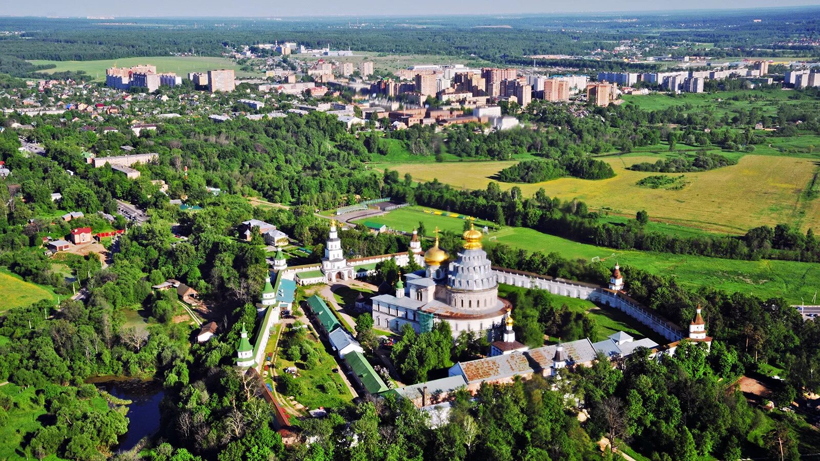 Город Звенигород Московской области. Московская Швейцария Звенигород. Звенигород исторический центр. Звенигород центр города. Звенигород московская 10