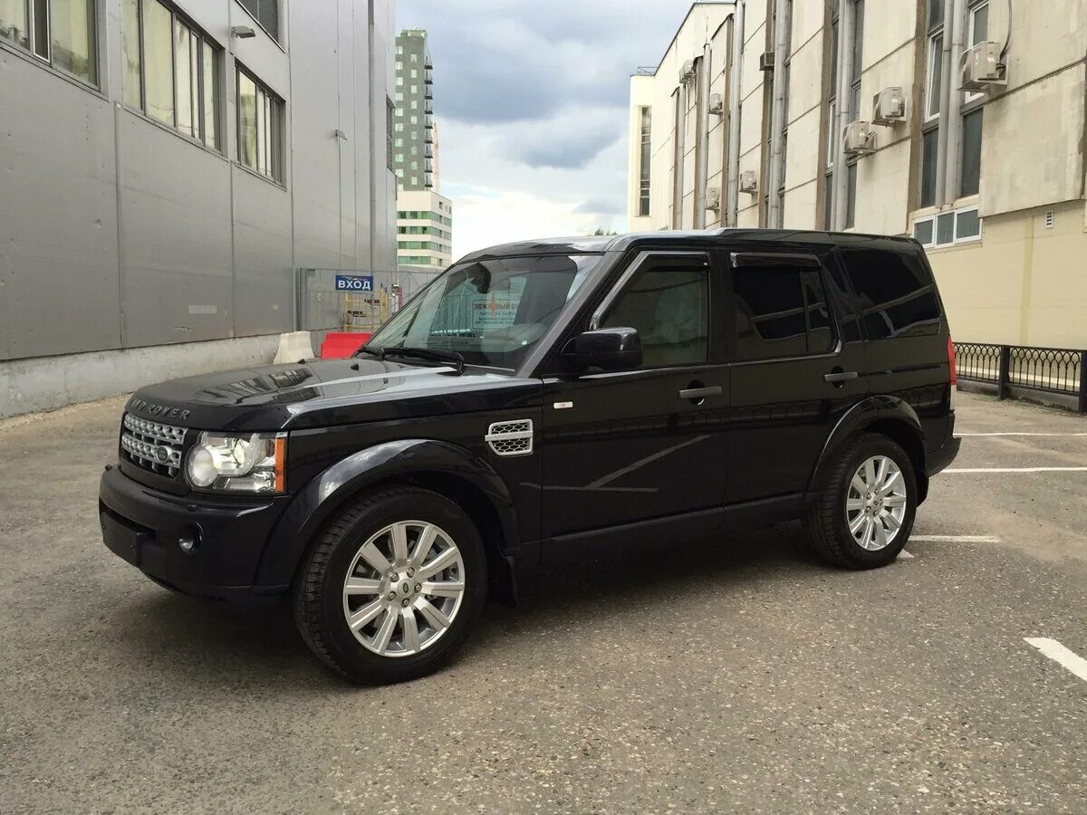 Черные диски на дискавери 4. Ленд ровер дискавери 4 рестайлинг. Land rover discovery 3: техническое обслуживание. Ленд ровер дискавери черный. Land rover discovery limited black edition.