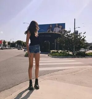 Почему женщина худая