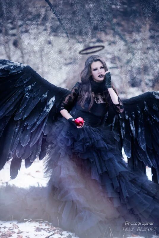 королева арт. ирина страшилки на канале ирина ясинская кукла чаки. снежная блондинка. аватарки девушка на троне. Agnieszka lorek в черном.