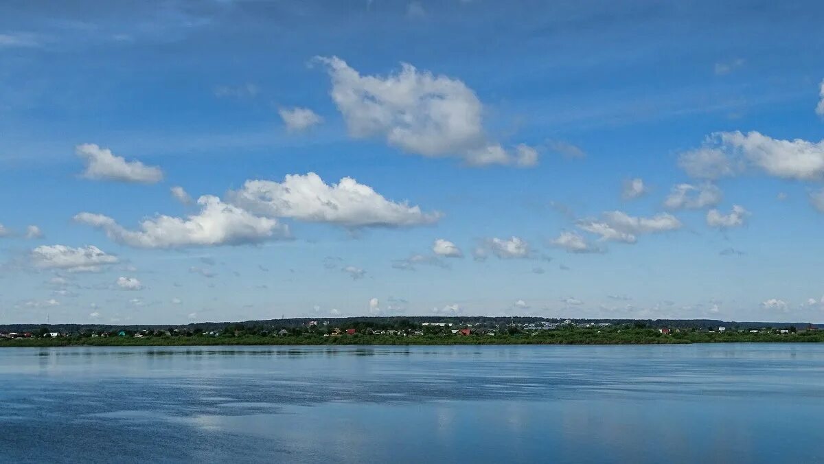 В озерах открылась. Вид на Томь со стороны Буревестника.