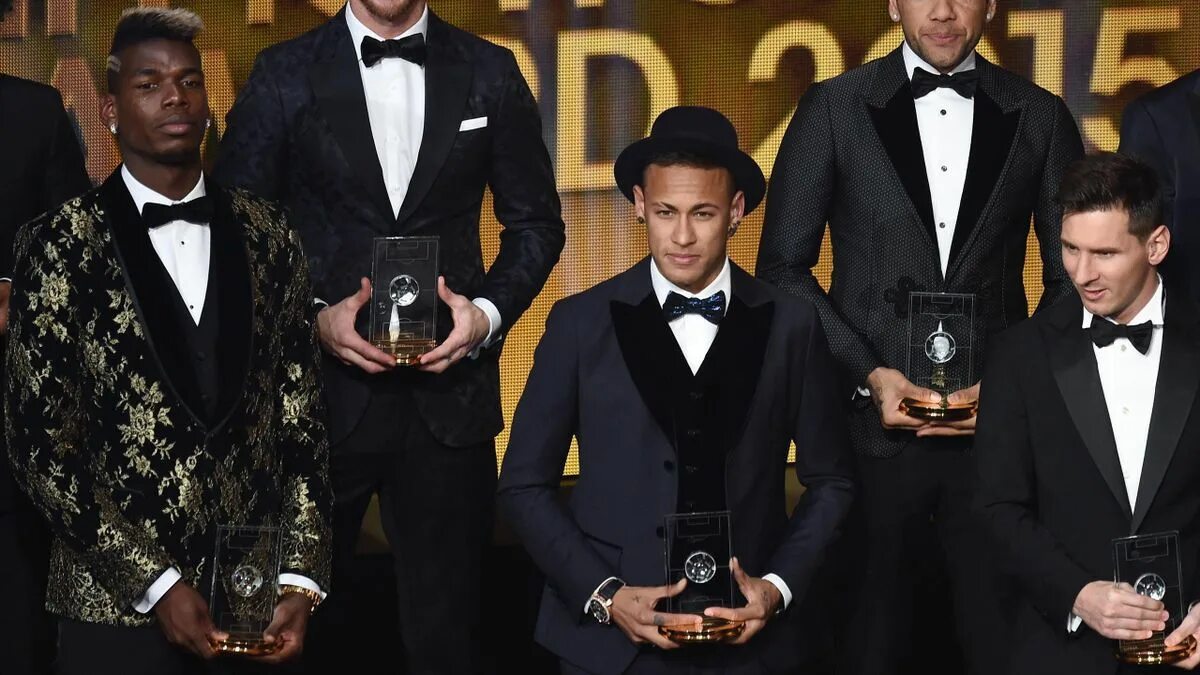 Во сколько будет церемония вручения золотого мяча. Погба золотой мяч. неймар на вручении золотого мяча. погба на золотом мяче. аогба сколько золотых мячей.