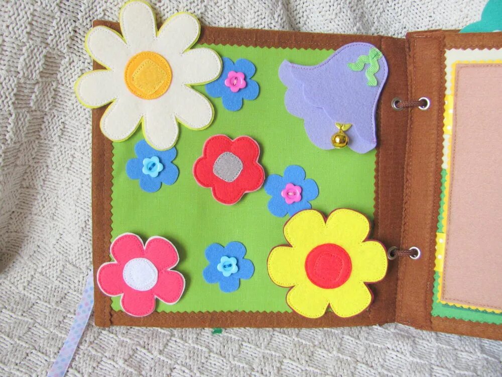 Фетровые книжки для детей. Идеи для книжки из фетра. Развивающие книжки из фетра. Текстильные развивающие книжки. Книжка из фетра.