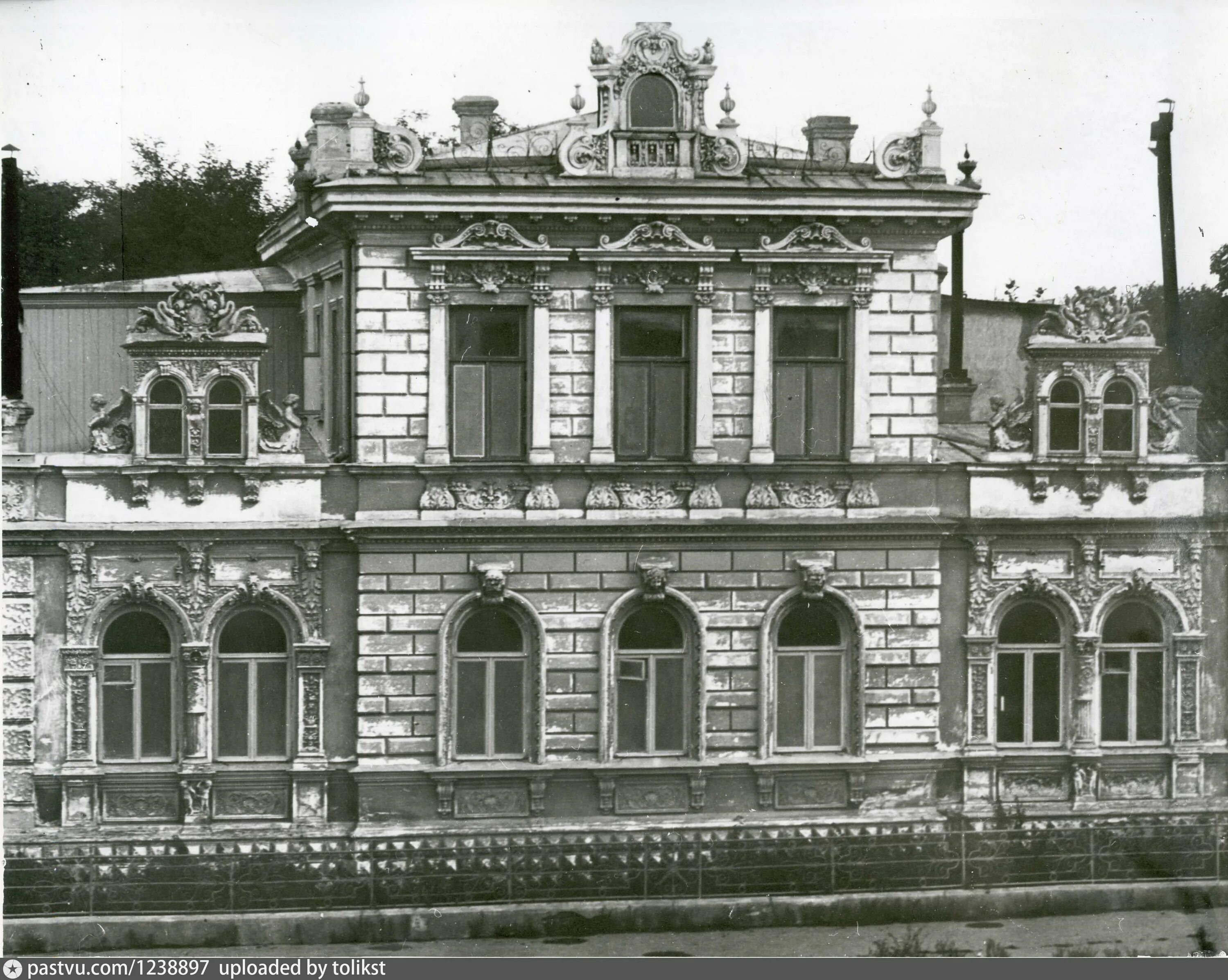 Великокняжеский дом Ставрополь. Дом 1900 года. Архитектура 1900 годов в России. Дом 1900 года постройки.
