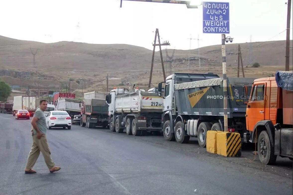 Дорога Ереван Мегри. Армянский грузовик. Самый большой грузовик. Водитель грузовика. Вести армяне