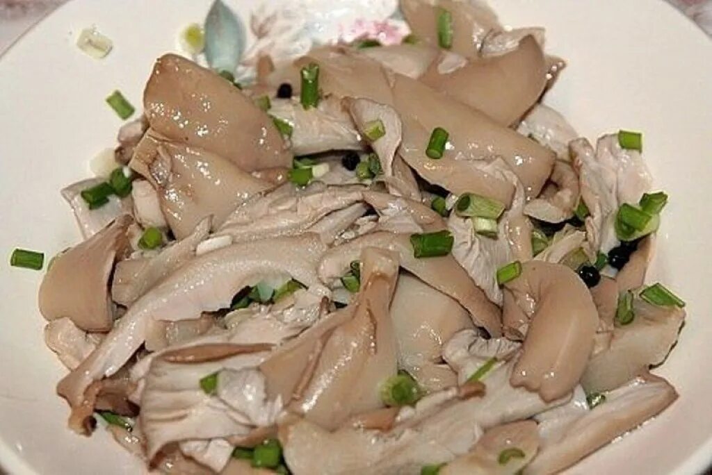 Как вкусно замариновать грибы вешенки. Грибы вешенки маринованные. вёшенки маринованные. грибы вешенка маринованные. маринованные вёшенки в домашних.