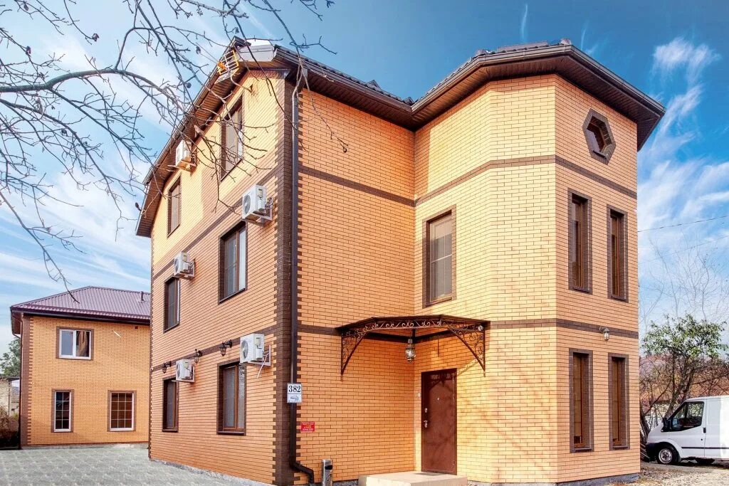 Homes краснодар. Гостевой дом краснодар. краснодар гостиницы ростовское шоссе. дом в краснодаре. ростовское шоссе краснодар частный сектор.