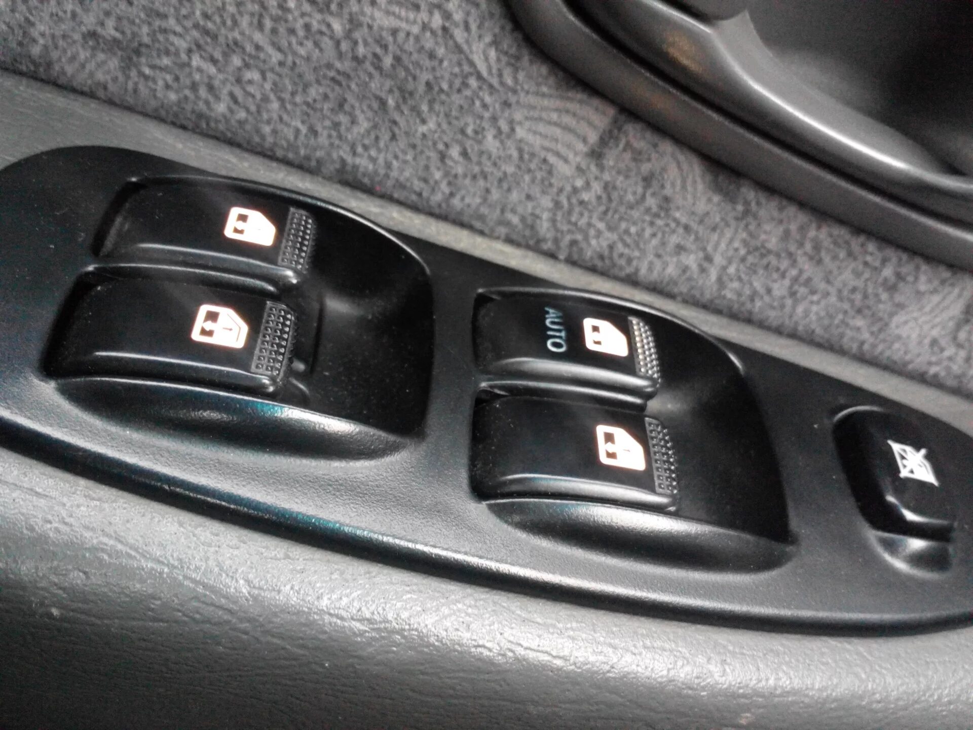 Блок стеклоподъемников киа спектра 2007. Разъем кнопки птф кия спектра. Кнопки спектры. Кнопки управления киа спектра. Кнопки стеклоподъемников машины киа спектра 2007 года.