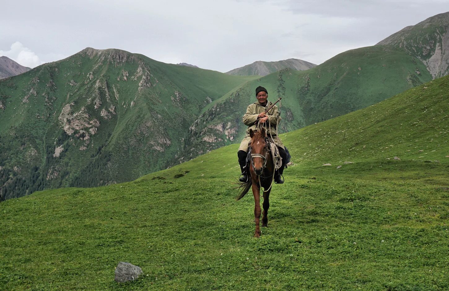 Население киргиз. Киргизия народ. Коренное население Кыргызстана. Киргизия люди. Кыргызстан природа люди.