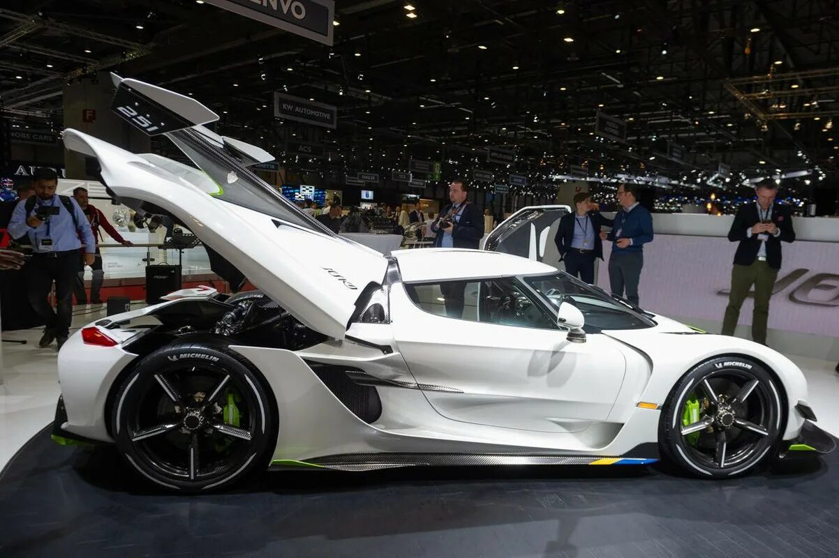 Jesko attack. Koenigsegg jesko. koenigsegg jesko absolut 2025. koenigsegg jesko двигатель. koenigsegg jesko 2018.