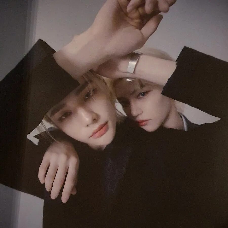 Хёнликсы фф 18. Хёнликсы фф арты. Хёнликсы stray kids арт. Stray kids хёнликсы поцелуи. Stray kids хёнджин и феликс арт.