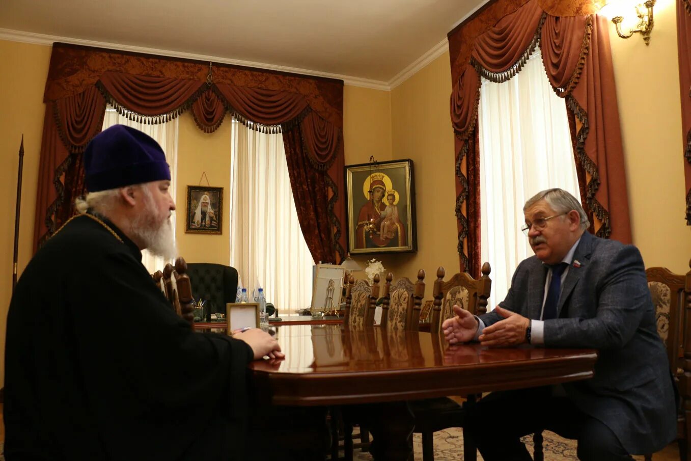 священник (priest, великобритания, 1994). иерей александр храм покрова покровское стрешнево. православный солдат. светские священники. светские священники.