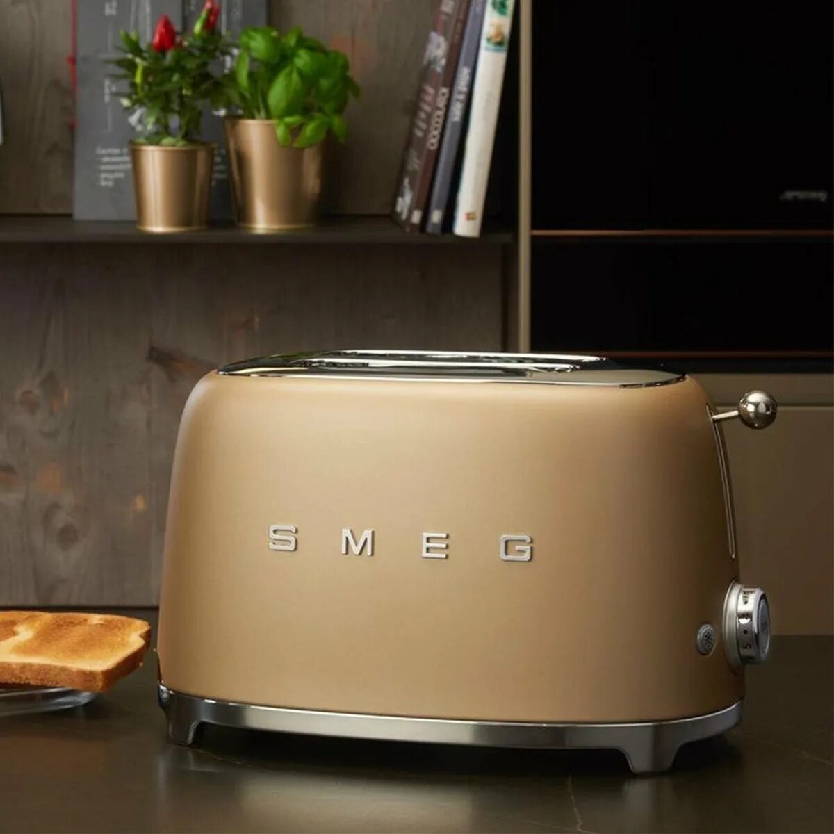 Smeg шампань. Чайник smeg klf03. Электрический чайник smeg klf03, бронза. Смег чайник шампань. Smeg tsf01.