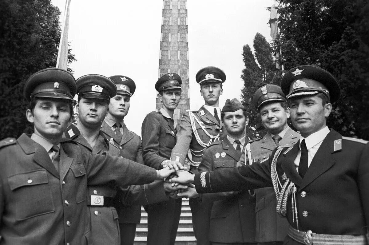 Варшавский пакт солдаты. Венгрия в ОВД. ОВД 1955. Солдаты ОВД. 1955 организация варшавского договора