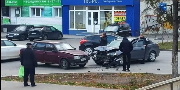 Типичный каменск в контакте. Авария Каменск-Уральский пр. Победы 42. ДТП В Каменске-Уральском 14.06.2022. ДТП В Каменске-Уральском за последние сутки. Авария с БМВ В Каменске-Уральском на.