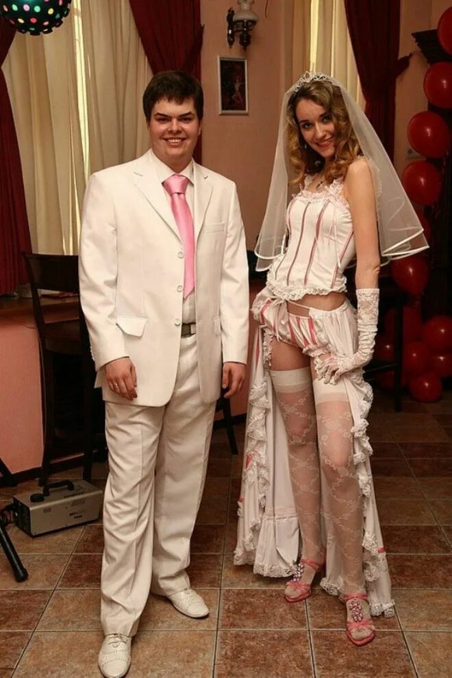 удивить нарядом. платье изумрудного цвета на ковровых дорожках. фильм любовь каннский фестиваль. зеленое платье на красной дорожке.