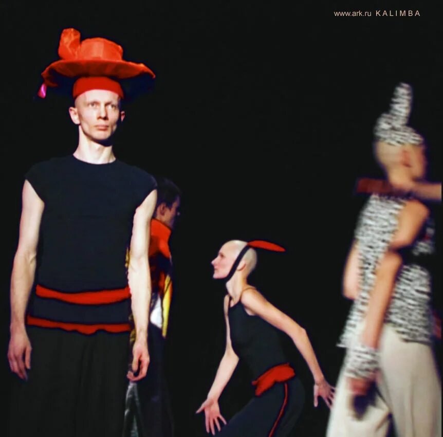 алиса в зазеркалье драмтеатр краснодар. сейчас алиса театр. спектакль алиса в стране чудес в театре. александр шадрин актер мтк кэрролл без алисы. алиса в зазеркалье театр драмы краснодар.