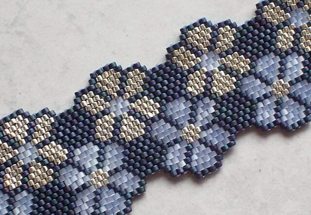 Мозаика из бусин. Мозаичное полотно из бисера. Браслет пейот из бисера. Бисер мозаичное. Мозаичное плетение бисером.