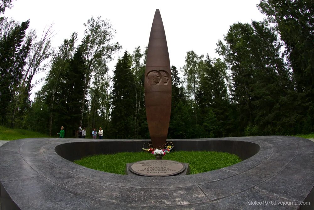 Место гибели гагарина и серегина мемориал. Мемориал гибели гагарина и серегина. Гагарина и в. Мемориал юрия гагарина в киржаче. Мемориал на месте гибели ю.