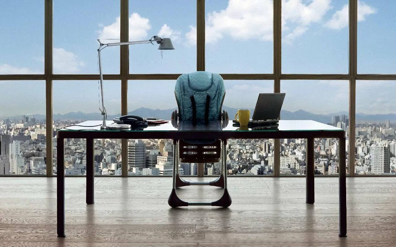 Мужчина встает со стула. Стул "медвежонок". Геометрическое кресло. Behind chair. Рисунок стул 4 класс.