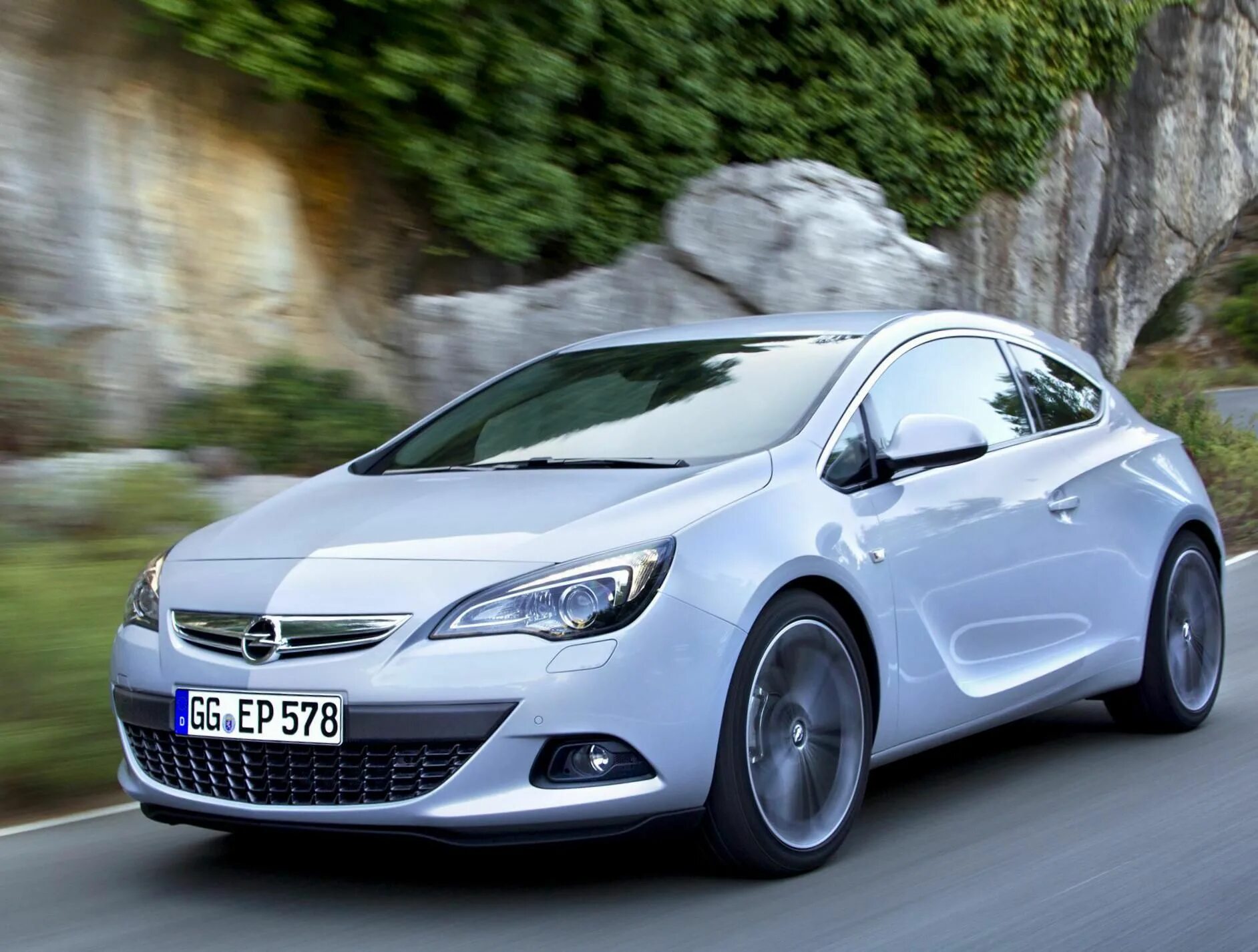 Купить опель в казахстане. Opel Astra GTC. Opel Astra j GTC. Opel Astra GTC 2.0.