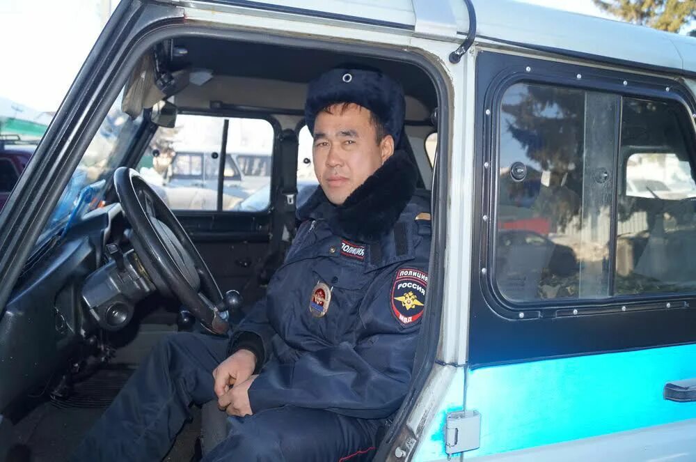 Форма инспектора дпс. Сотрудник полиции. Водители продавцы милиционеры составляют группы. Полицейский составляет протокол. Водители продавцы милиционеры составляют группы.