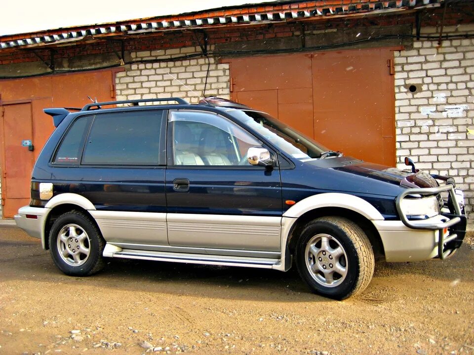 Митсубиси рвр купить красноярск. Mitsubishi RVR. Mitsubishi CRV. Mitsubishi RVR 1993 Sport Gear. Митсубиси РВР 1997.