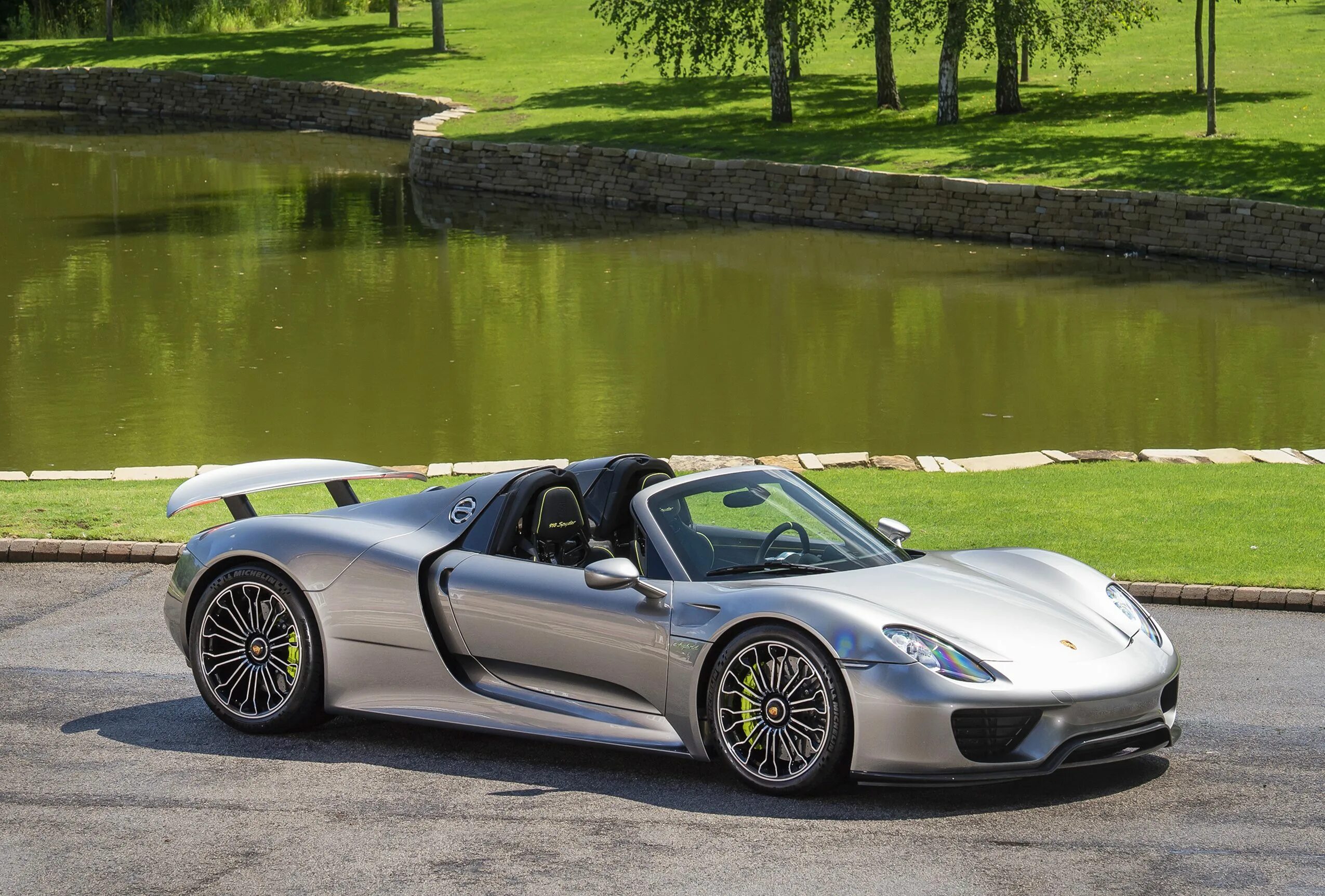 Porsche 918 цены. Порше 918. Порш кобриалет 918 Спайдер. Порше 918 кабриолет. Porsche 918 Spyder голубой.