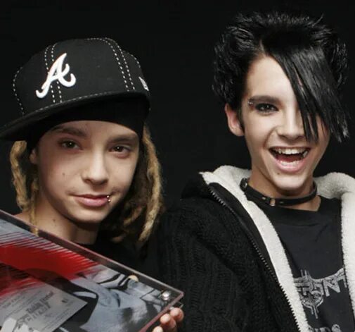 Tom and bill. Tokio Hotel Tom Kaulitz. Братья Каулитц. Tom Kaulitz 2007. Tom Kaulitz 2005.