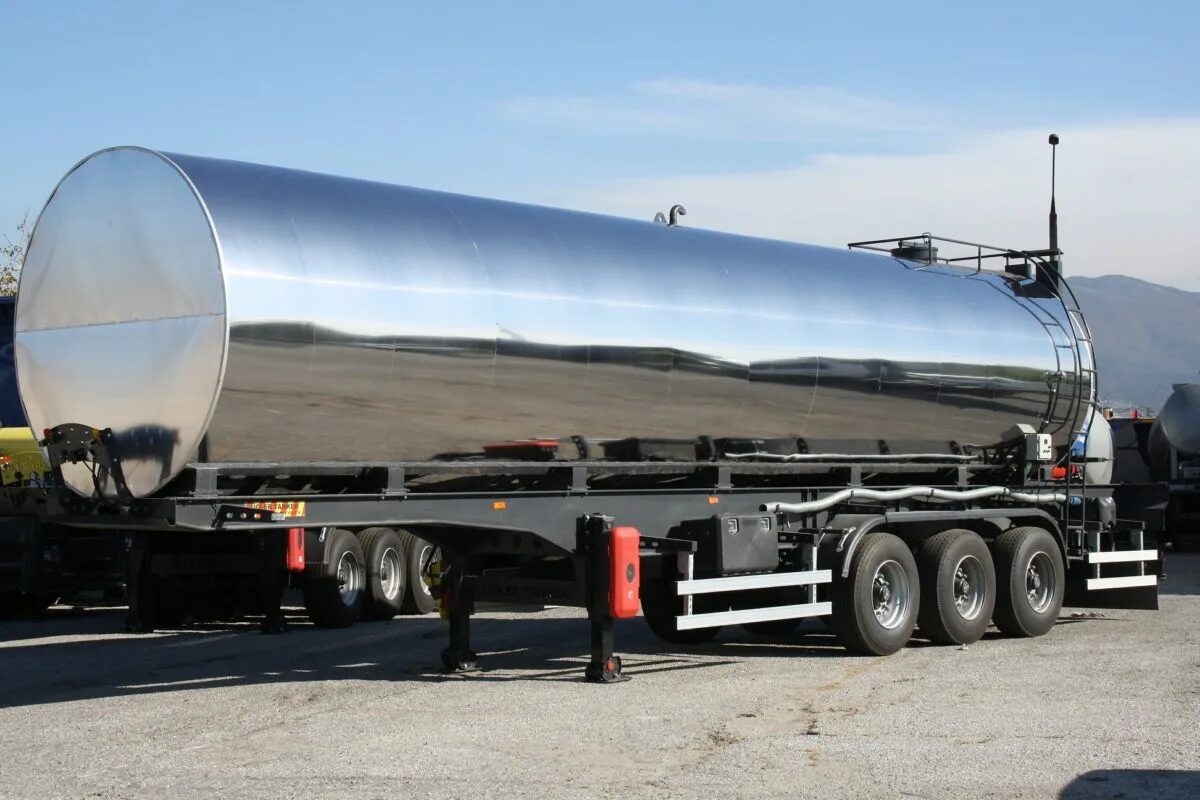 цистерна. наливные грузы. автоцистерна для наливных грузов. цистерна для наливных грузов. цистерны для перевозки темных нефтепродуктов.