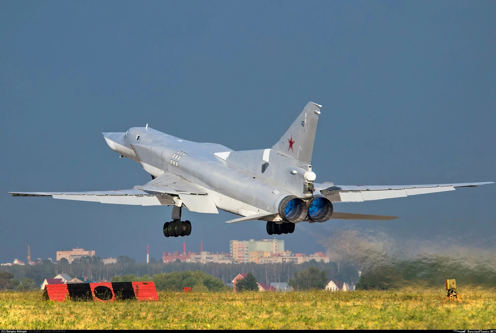 Бомбардировщик-ракетоносец ту-22м3. Ту-22м3 Дальний бомбардировщик. Ту-22м сверхзвуковой самолёт. Туполев ту-22м3.