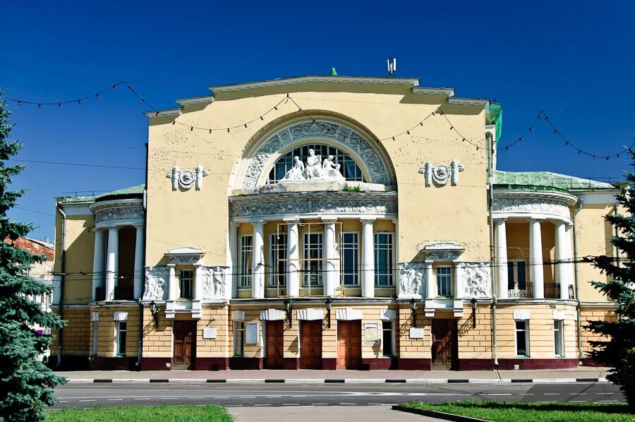 Первый театр в россии город