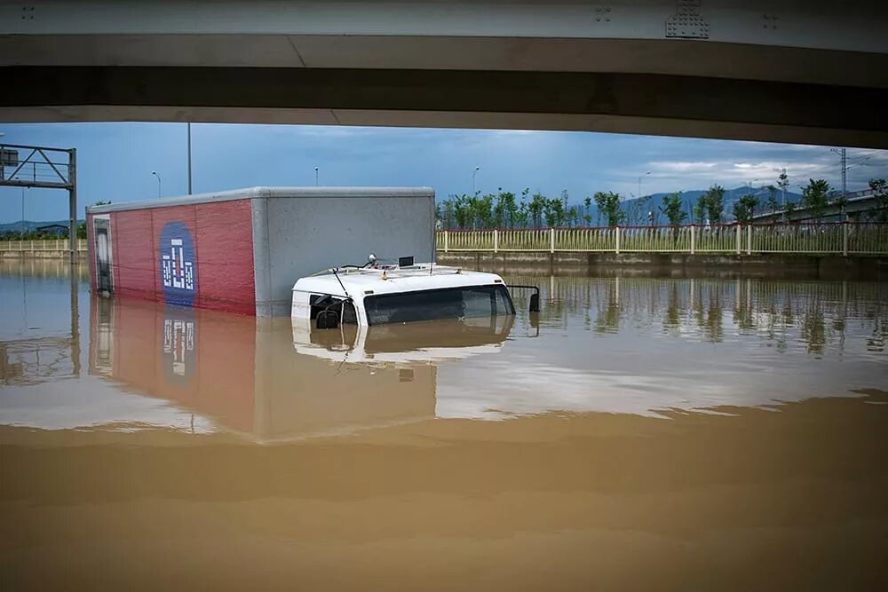 Наводнение в Адлере. Сочи Адлер затопило. Потоп в Адлере. Олимпийский парк наводнение. Затопит ли вокзал