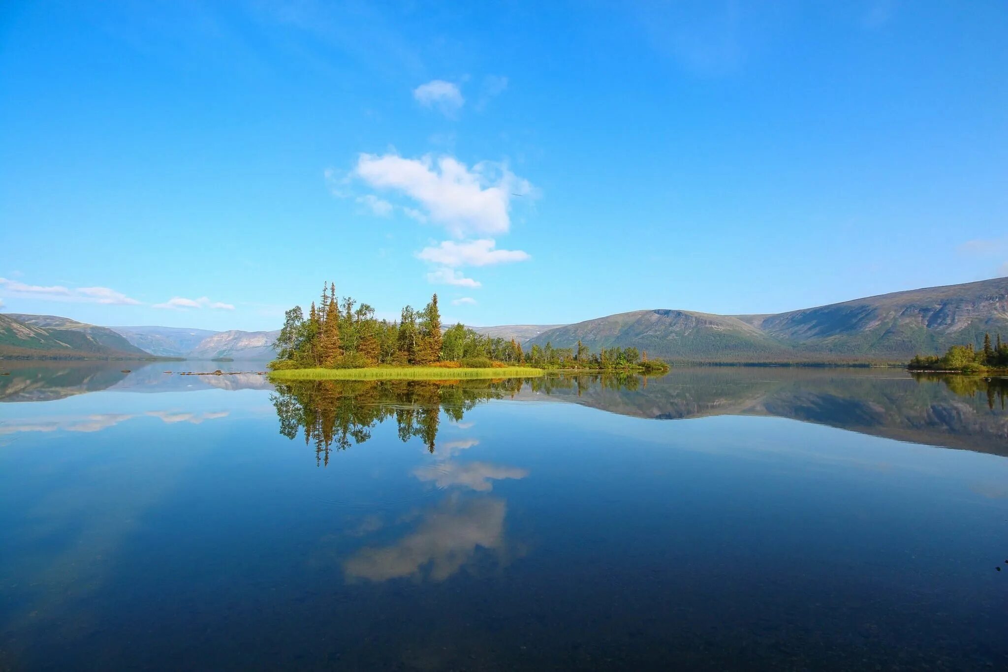 Кольский полуостров количество озер. Ловозеро кольский полуостров. Озера кольского полуострова. Озеро умба мурманской. Ондомские озера кольского полуострова.