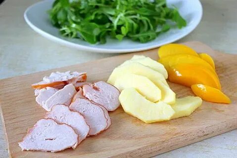 Курица с персиками консервированными
