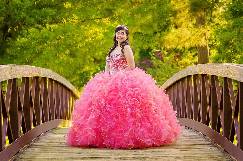 Кинсеаньера в мексике. Женщина в платье. Lydia barakat платье. Dress videos. Сиерра скай (sierra skye) в платье.