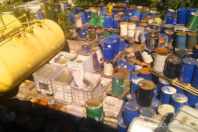 бытовые и промышленные отходы. мусорный полигон тко. утилизация жидких и твердых отходов. переработка мусора. полигон для мусора московская область.