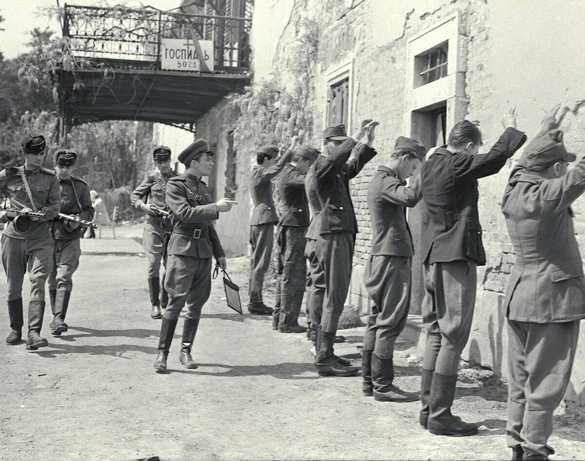 Пленные немцы Будапешт 1945. Пленные венгры в СССР. Венгерские солдаты Будапешт 1944. 1942 Пленные венгерские солдаты. Венгерские военнопленные