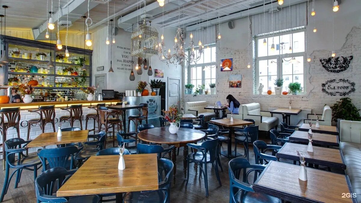 Счастье на крыше ресторан москва пушкинская. Бар ресторан счастье на крыше москва. Ресторан счастье путинковский переулок. Ресторан библиотека путинковский переулок. Бар ресторан счастье на крыше москва.