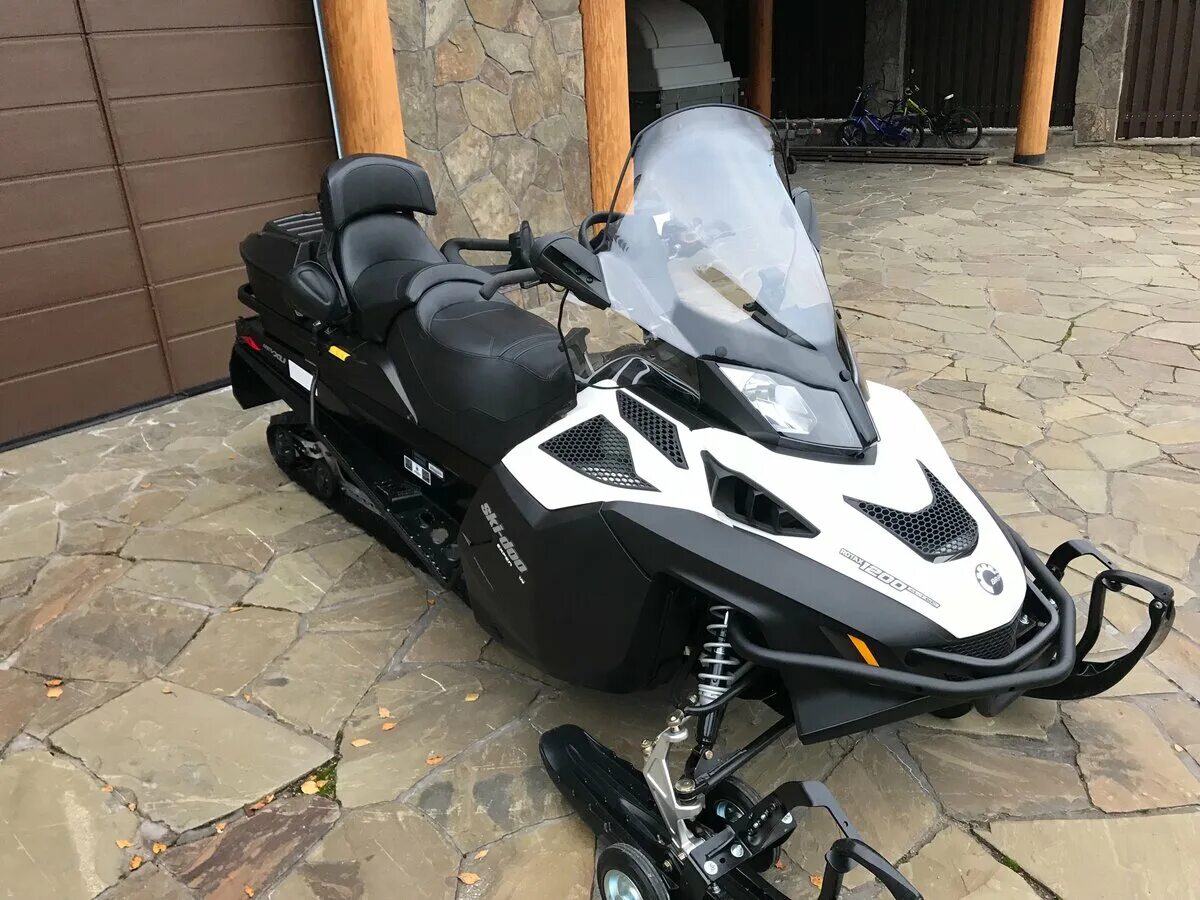 Ski doo expedition se